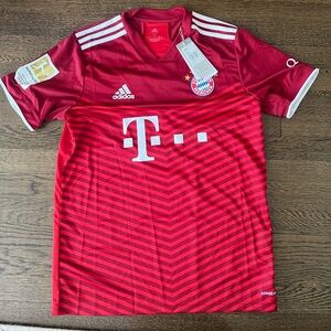 NWT FC Bayern Munich Robert Lewandowski Jersey size Medium
